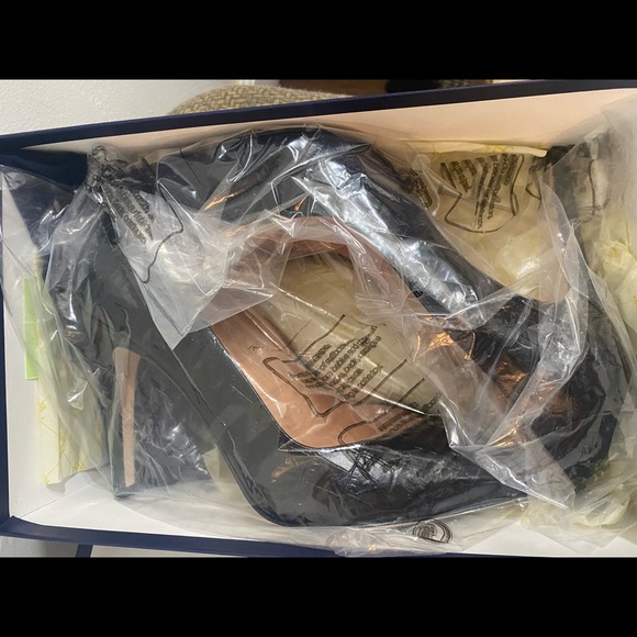 Size 9 never worn Brooks Brothers Stilettos - Picture 4 of 4